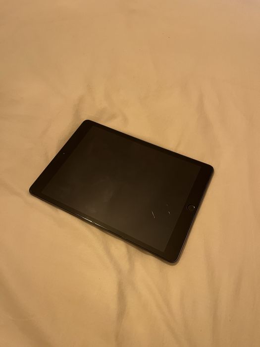 Ipad 7 geracao 32gb + capa e teclado logitech + capa + caixas