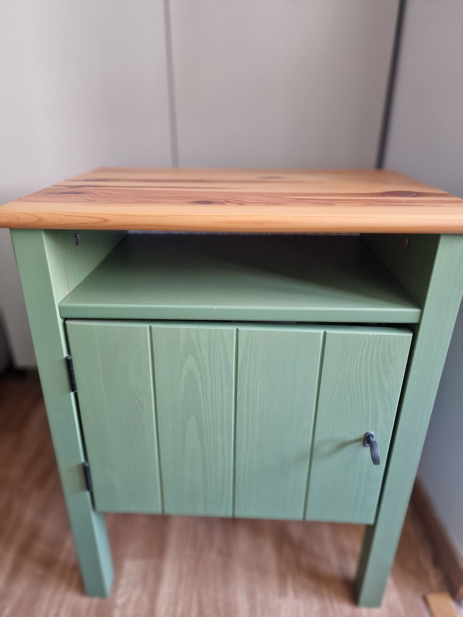 Mesa cabeceira IKEA