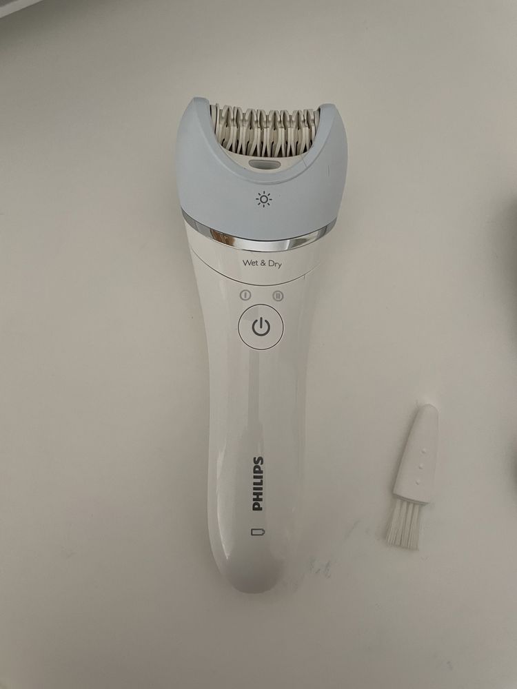 Philips Depiladora Philips Wet & Dry com acessórios (modelo BRE611)