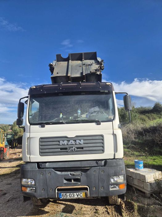 Camião Basculante 4 eixos com Toldo