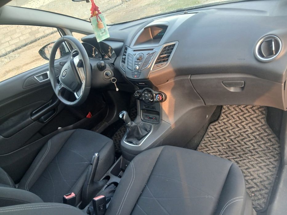 Ford Fiesta 2014 mały przebieg