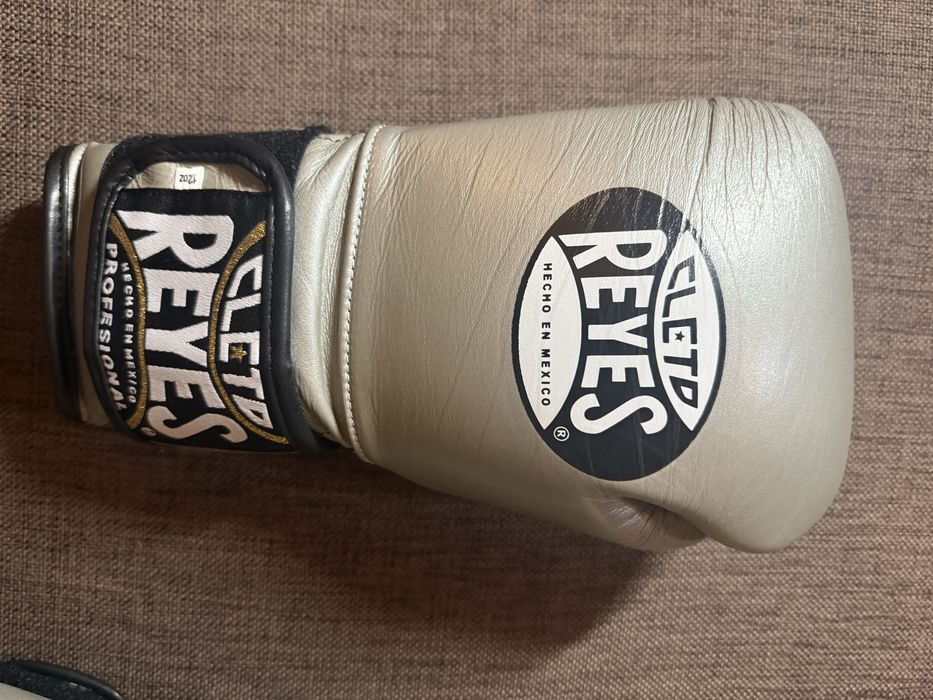Продам боксерские перчатки Cleto Reyes
