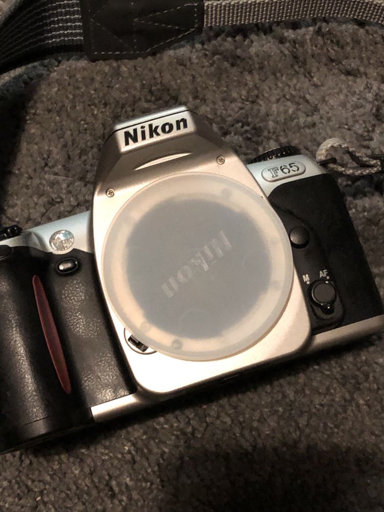 Nikon F65 + 28-80 + Saco