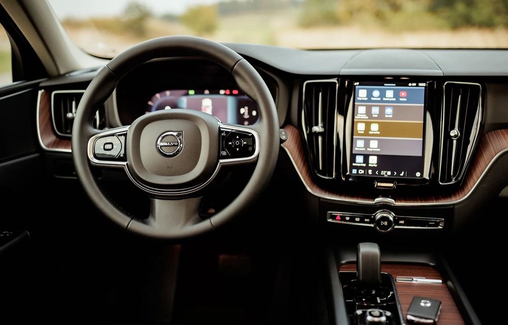 Volvo XC60 B5 AWD Plus Dark