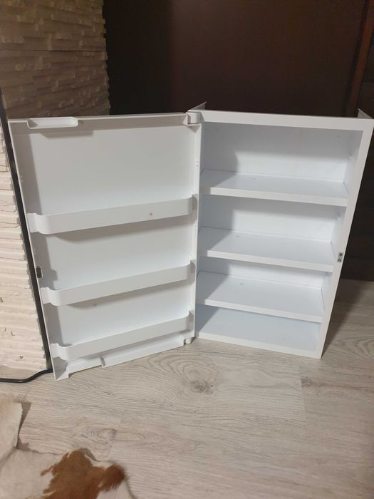 Plastikowa apteczka ścienna łazienkowa do miejsca pracy