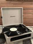Стильний Вініловий Програвач Crosley Voyager