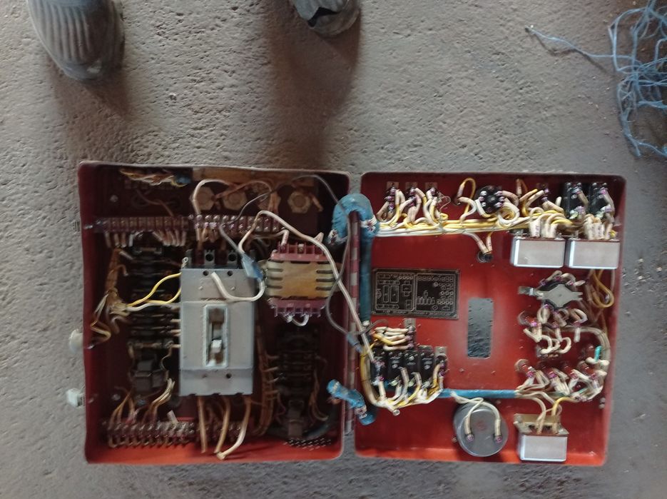 Щиток електричний бувший у використані.