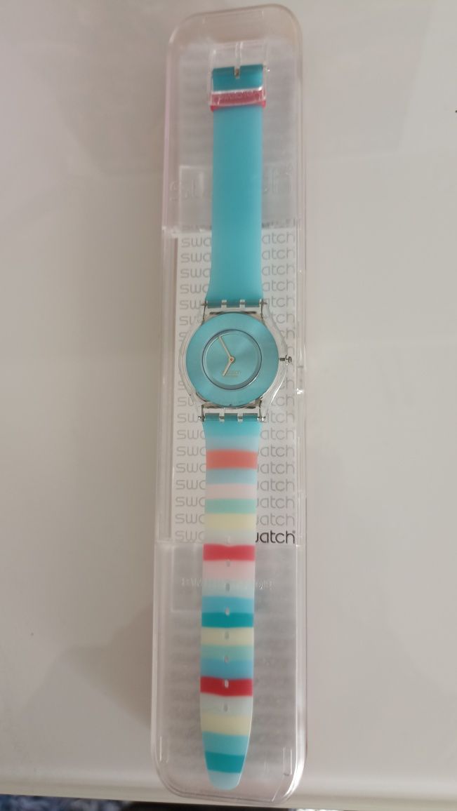 Relógio Swatch Skin azul turquesa