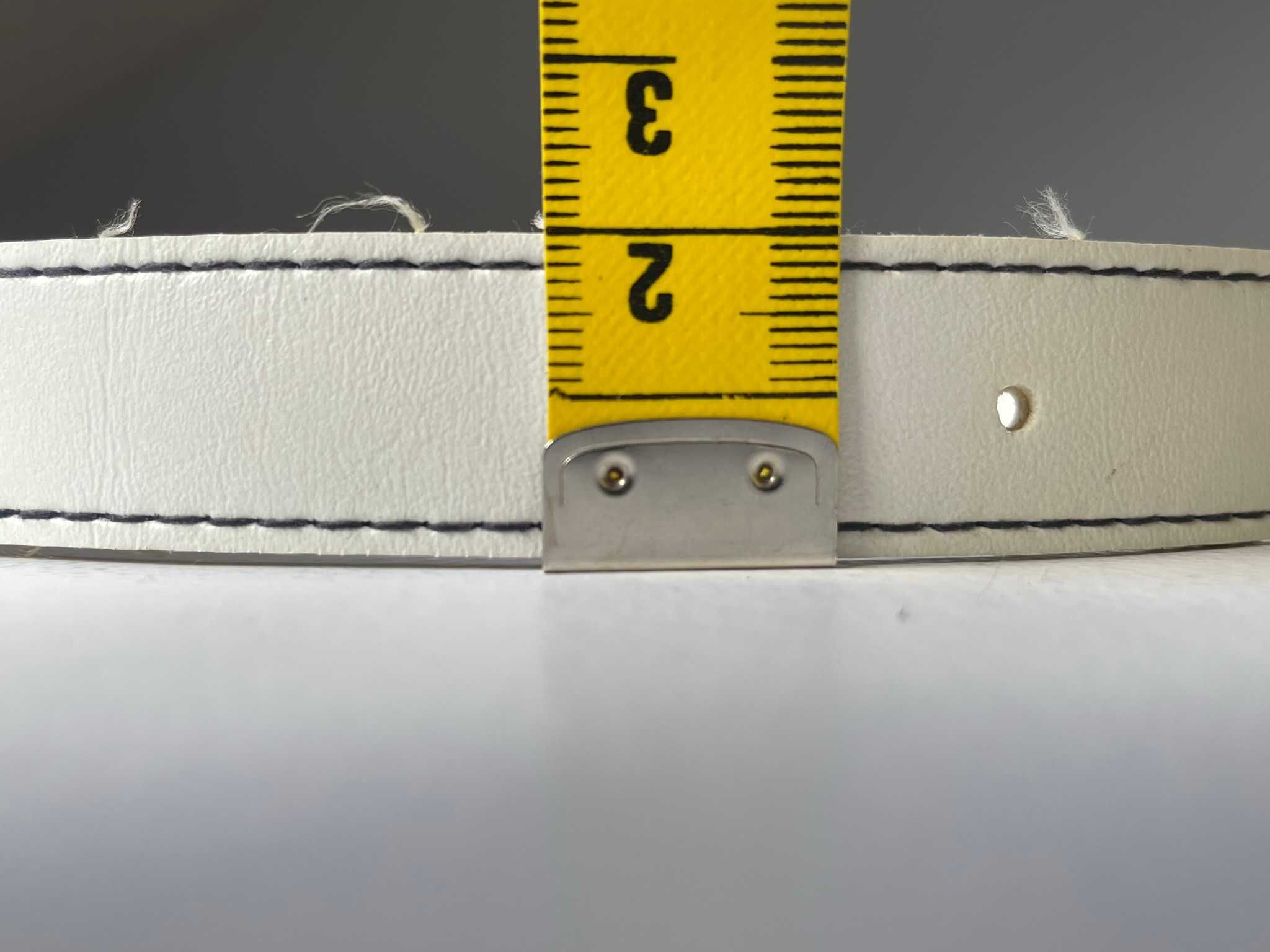 C&A biały/kremowy cienki pasek z granatowa klamrą