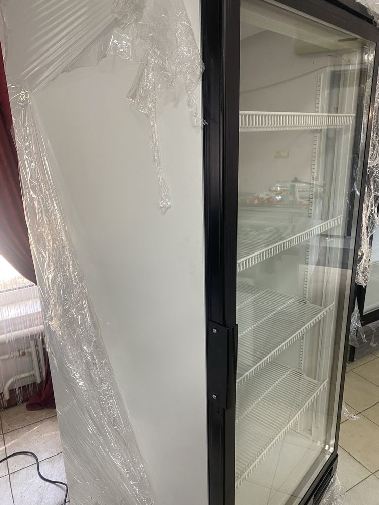 Холодильный шкаф/холодильник для напитков!!