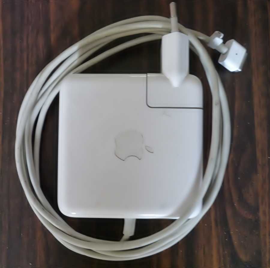 Apple Macbook 5.1 2009, completo, pouco uso