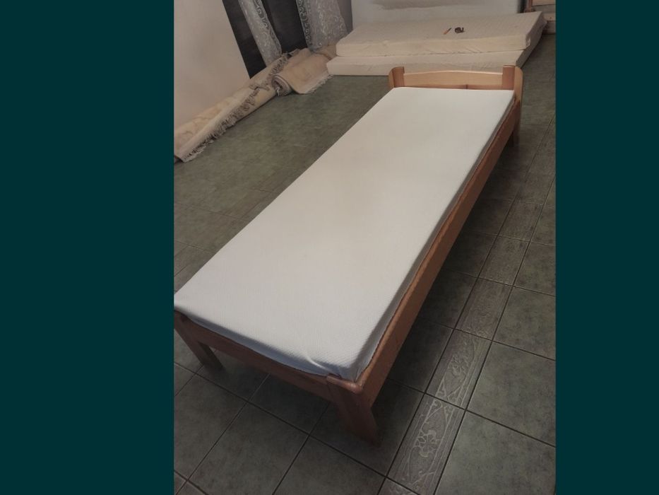 Łóżko sosnowe, młodzieżowe z materacem