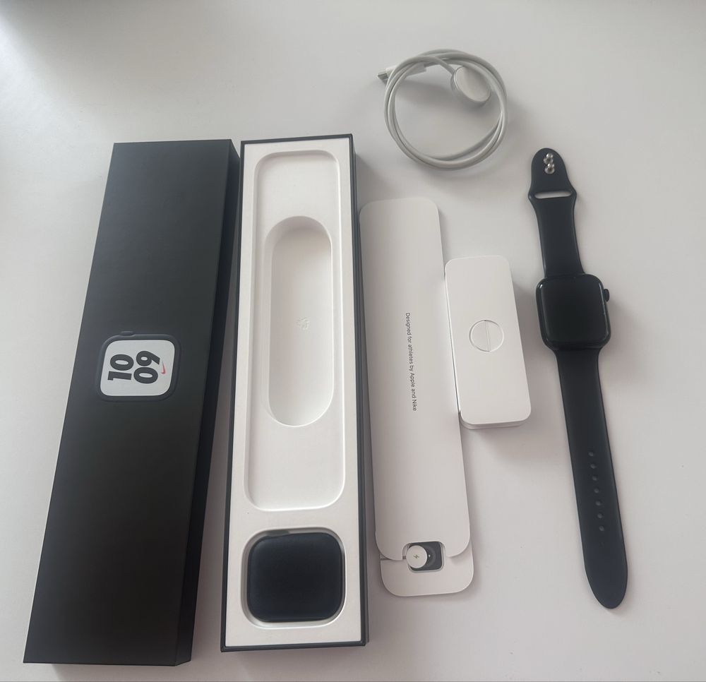 Apple Watch 7 45mm NIKE Edition czarny - bez rys !