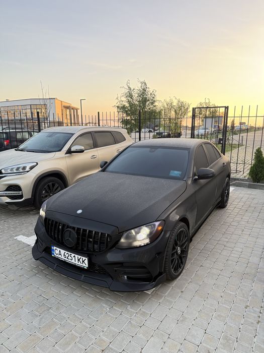 Терміново Mercedes C300 W205