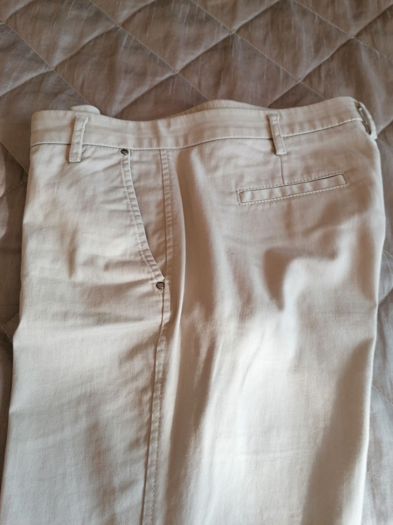 Calça Benetton sarjinha mulher cor bege Tam. 38