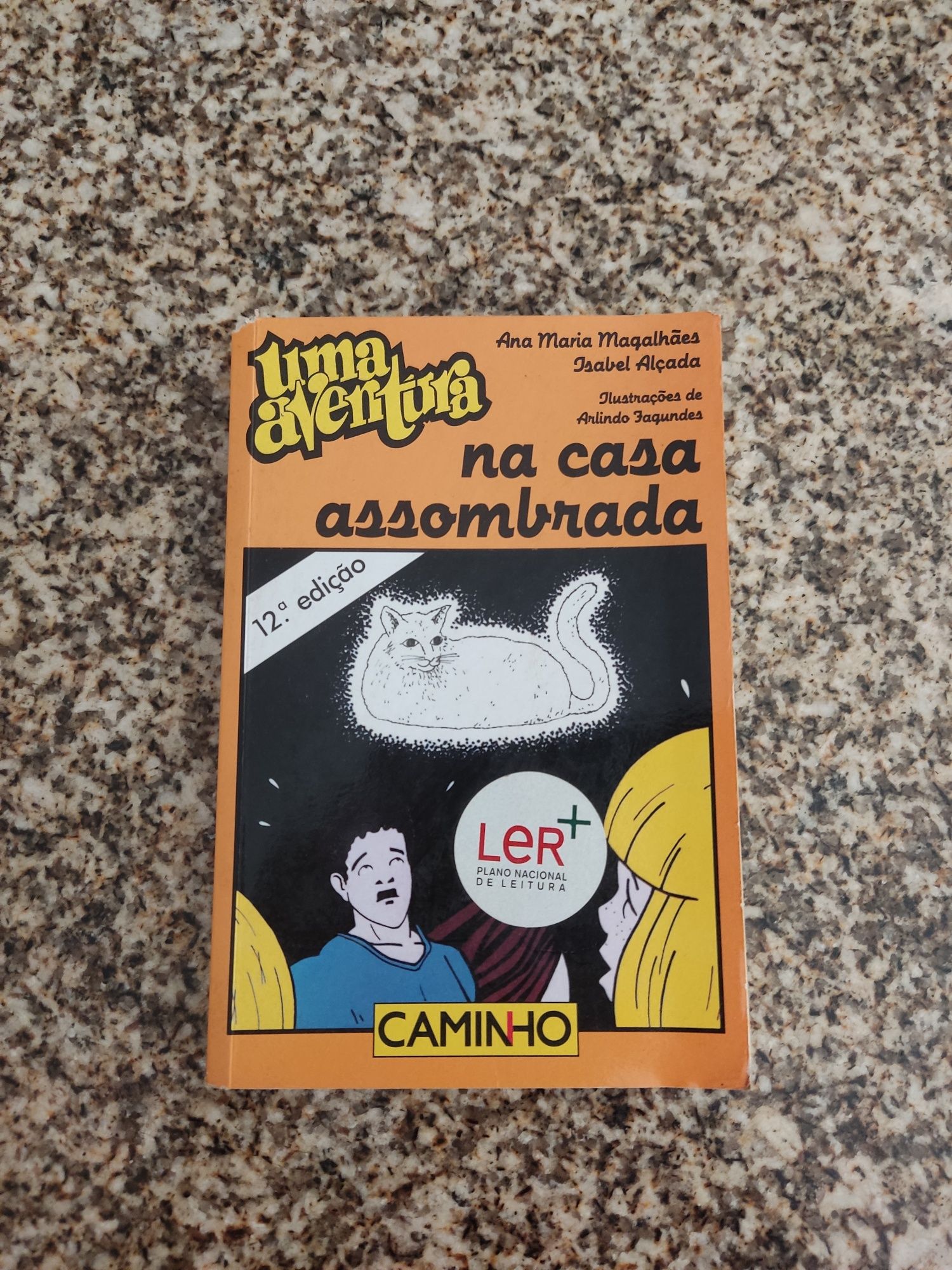 Livro "Uma aventura na casa assombrada"