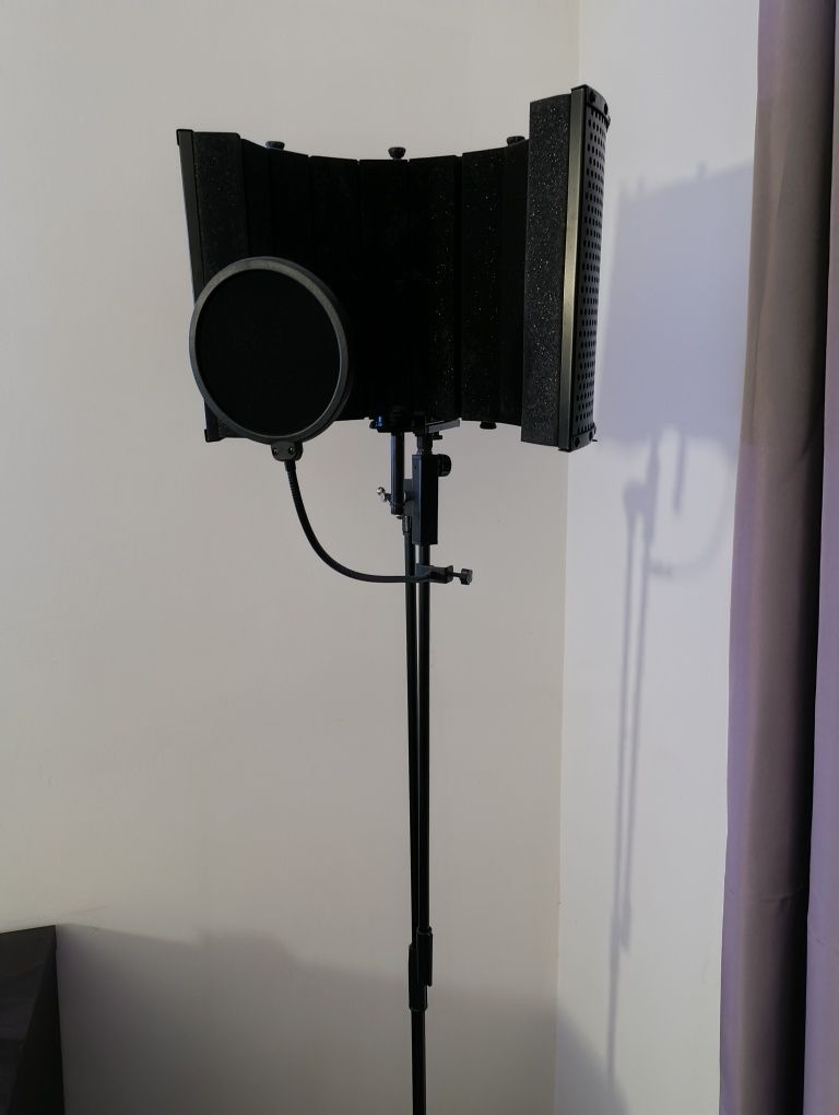 Behringer U-Phoria UMC204HD e Audio-Technica AT2020 (+ Acessórios)