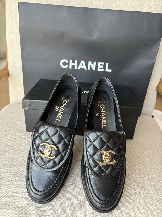 Mokasyny marki Chanel .