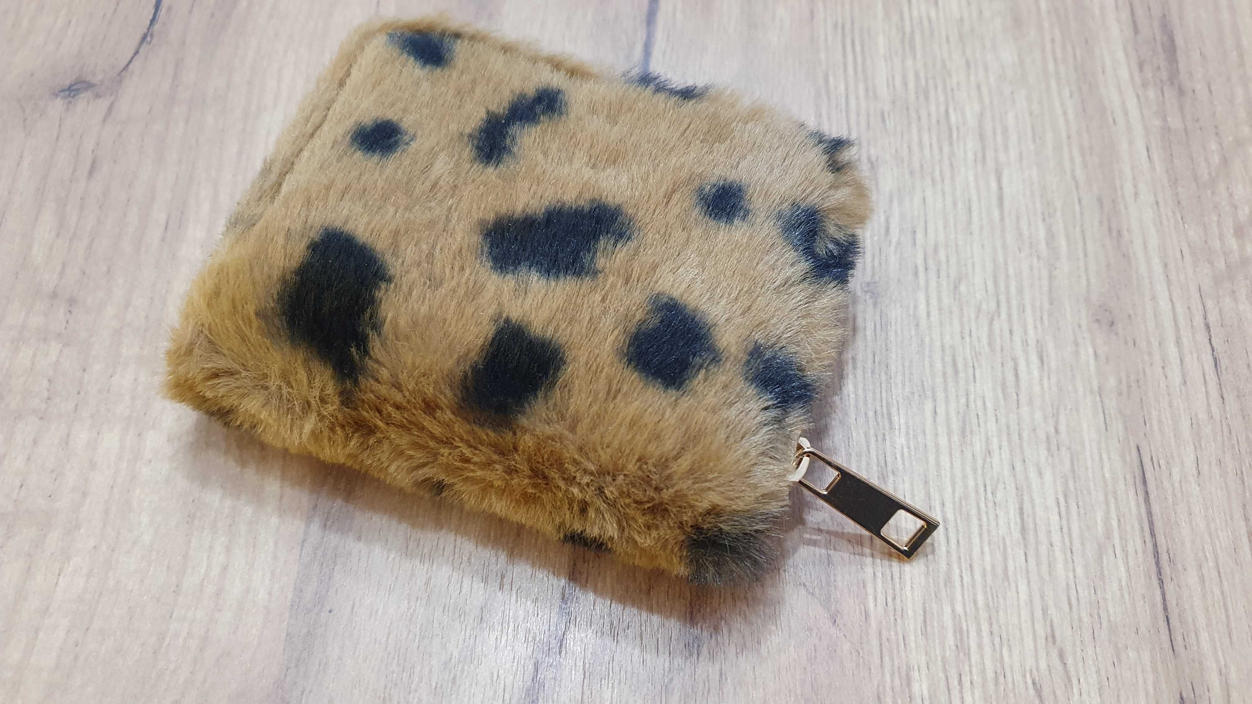 Etui na karty kredytowe/debetowe w panterkę