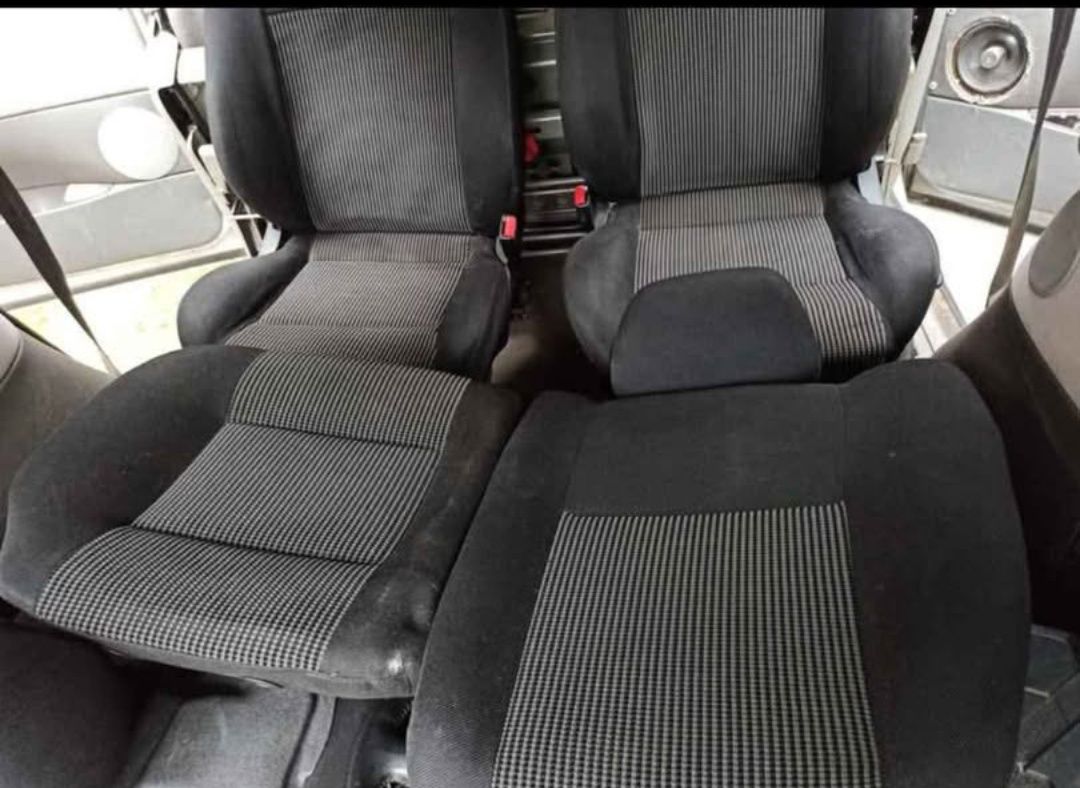 Fotele sportowe kubełkowe komplet kierowca pasażer kanapa VW Golf IV