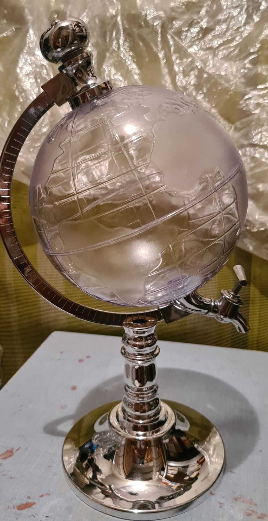 Imprezowy dystrybutor Globus do alkoholu