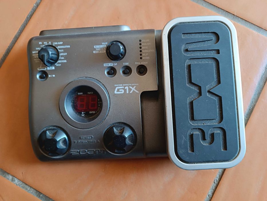 Pedaleira de Guitarra ZOOM GX1 Usada