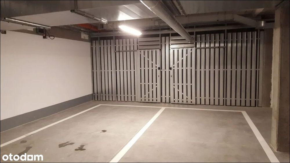 Garaż obok Dworca Zachodniego na styku: Ochota/Wola. Stańczyka/Prymasa