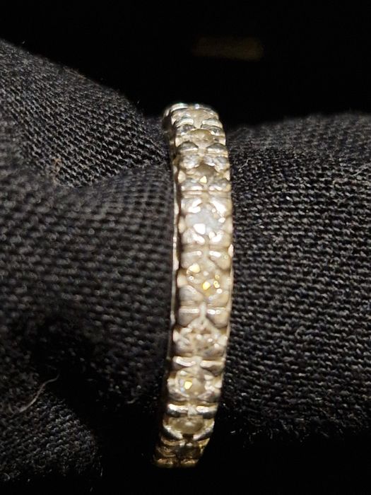Aliança de diamantes