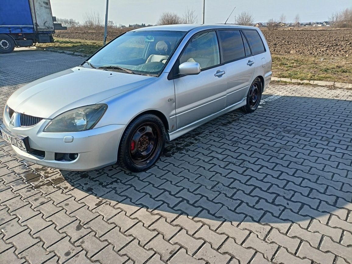 Sprzedam samochód Mitsubishi Lancer combi 2004
