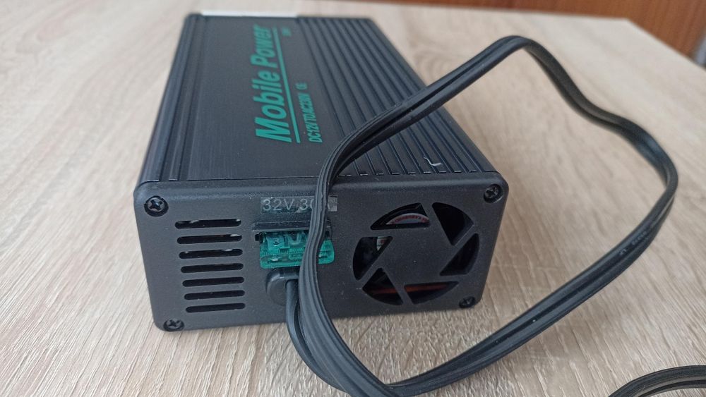 Інвертер, перетворювач напруги з  12 вольт у 220V. 300W