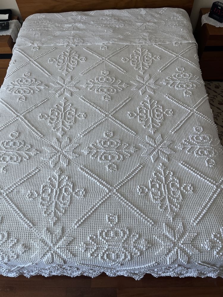 Colcha Croa de Rei em Crochet/renda feita à mão - nova