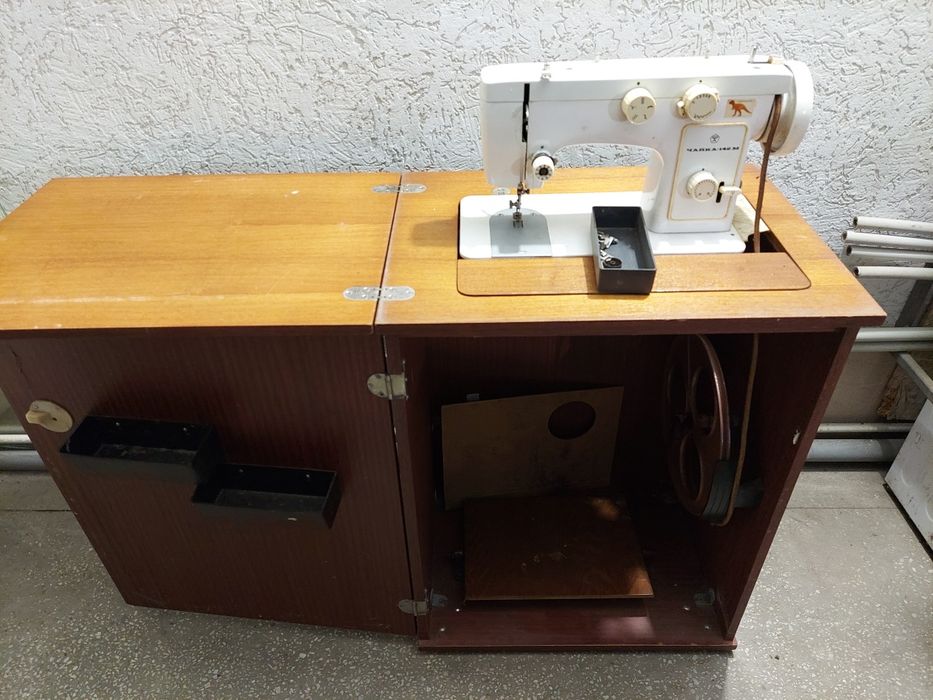 Швейна машинка Чайка 142м