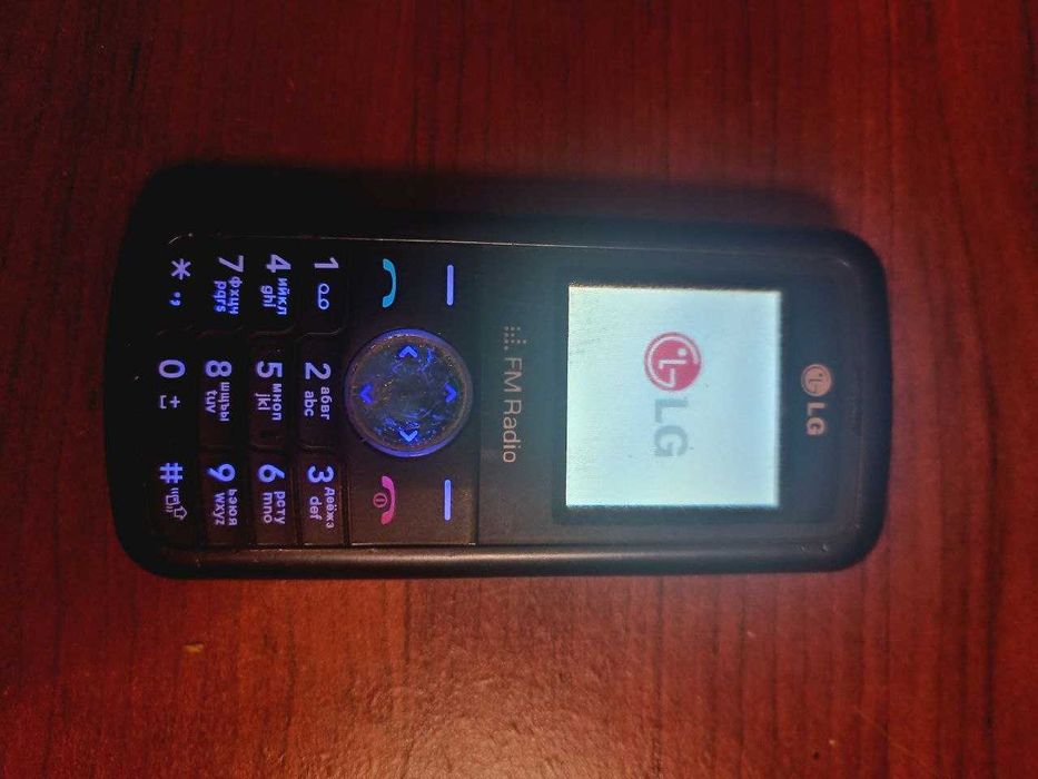 мобильный телефон LG 0168 FM Radio