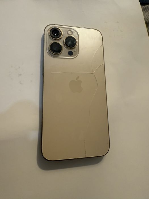 Продам телефон 13 pro 256gb gold на запчастини не показує екран