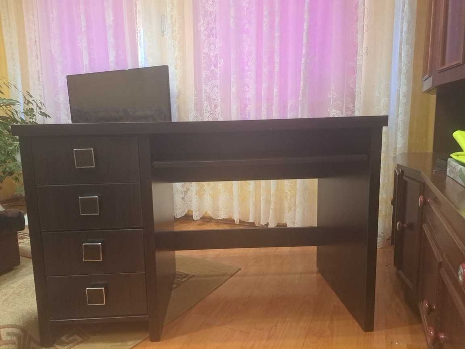 Brązowe Biurko Komputerowe (UŻYWANE)