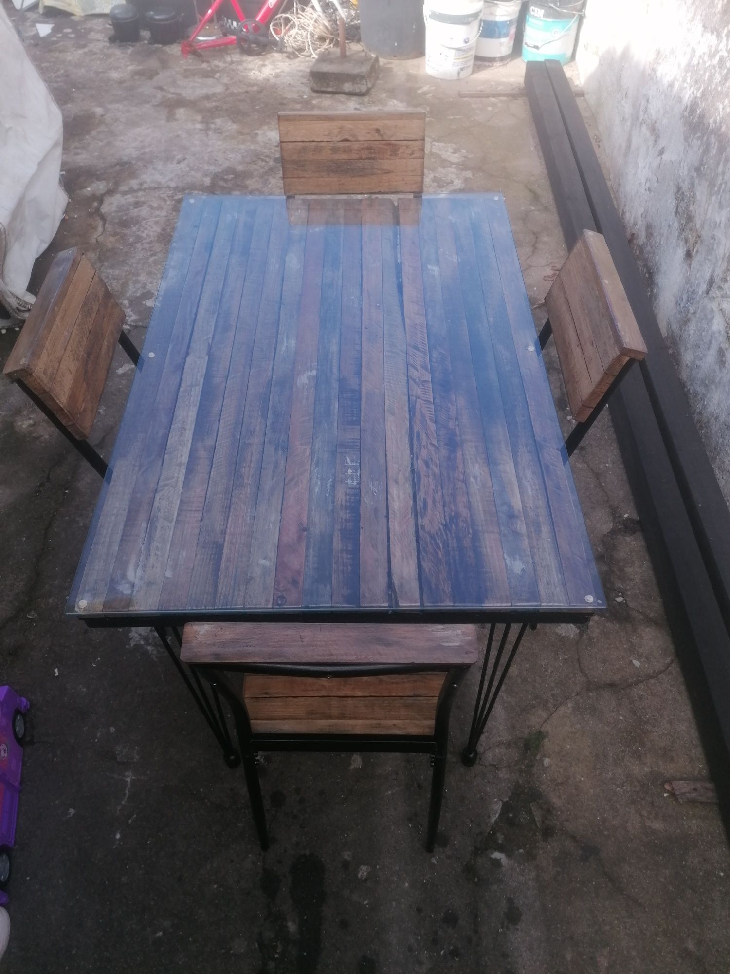 Mesa exterior com vidro