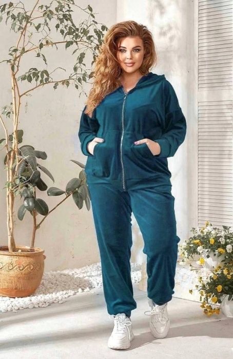 Женский велюровый костюм