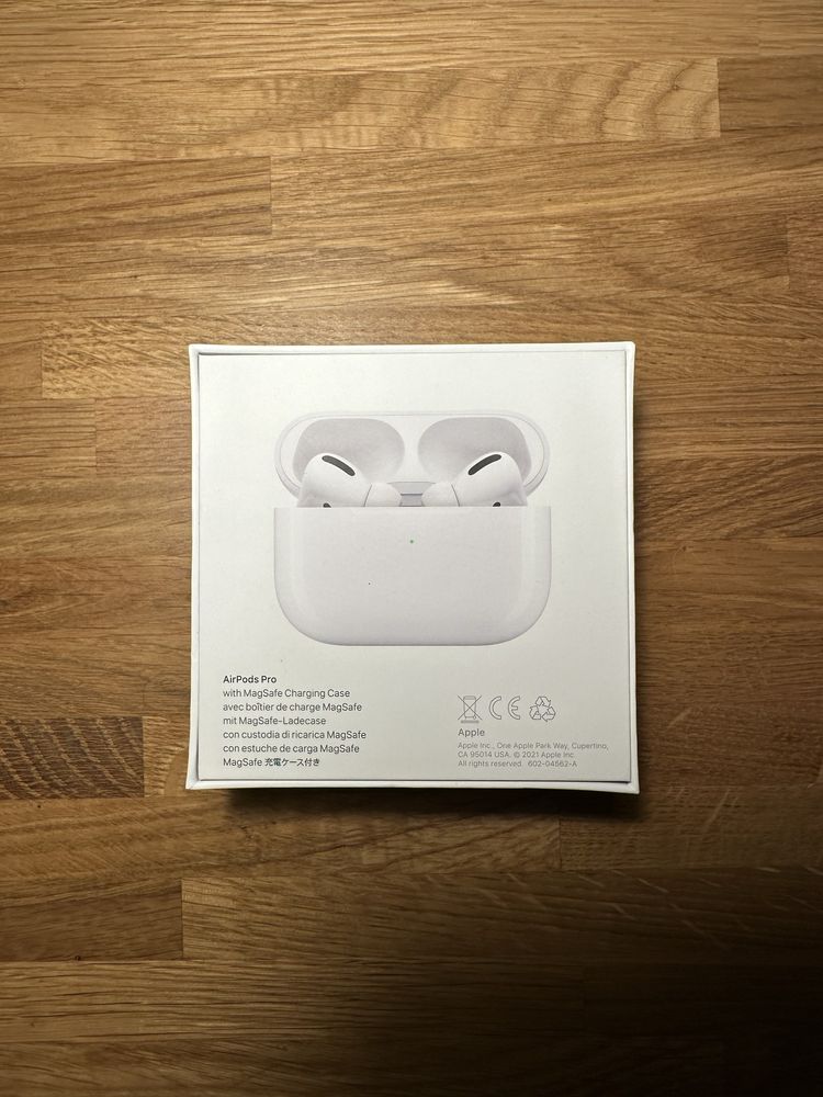 Apple AirPods Pro biały (MLWK3ZM/A) etui ładujące MagSafe