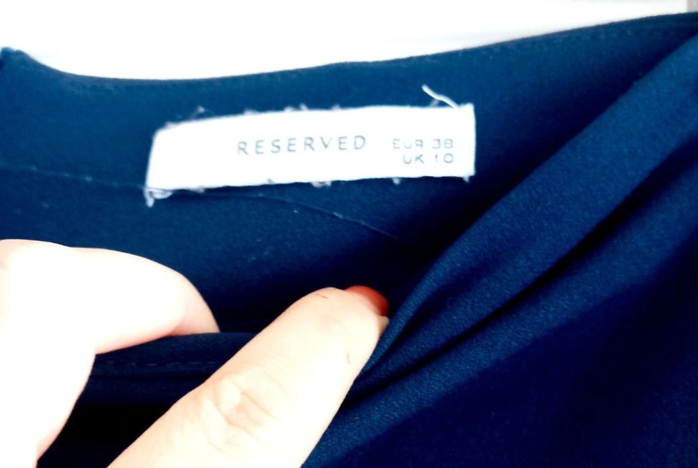 Granatowa ołówkowa spódnica z lampasami