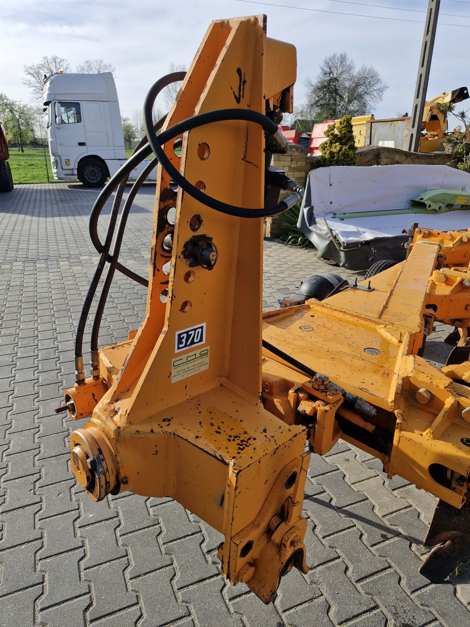 Pług obrotowy Huard 370 3-skibowy Zabezpieczenia hydrauliczne