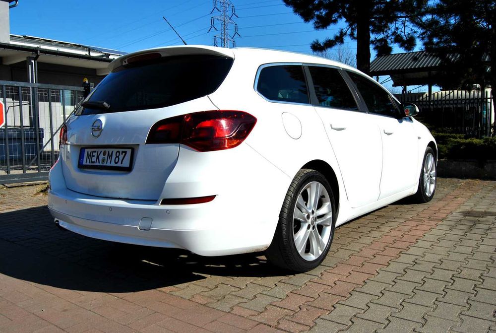 Opel Astra 1,4T Benz Kombi. 2011/2012. Czytaj dokładnie opis.