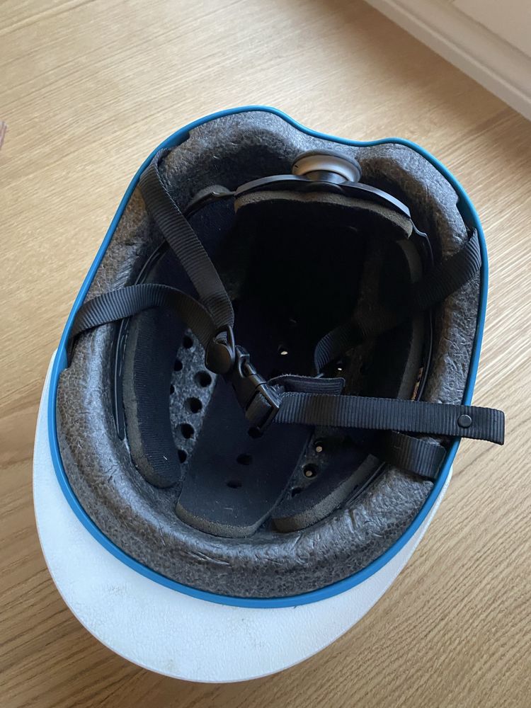 Kask jeździecki niebieski fouganza