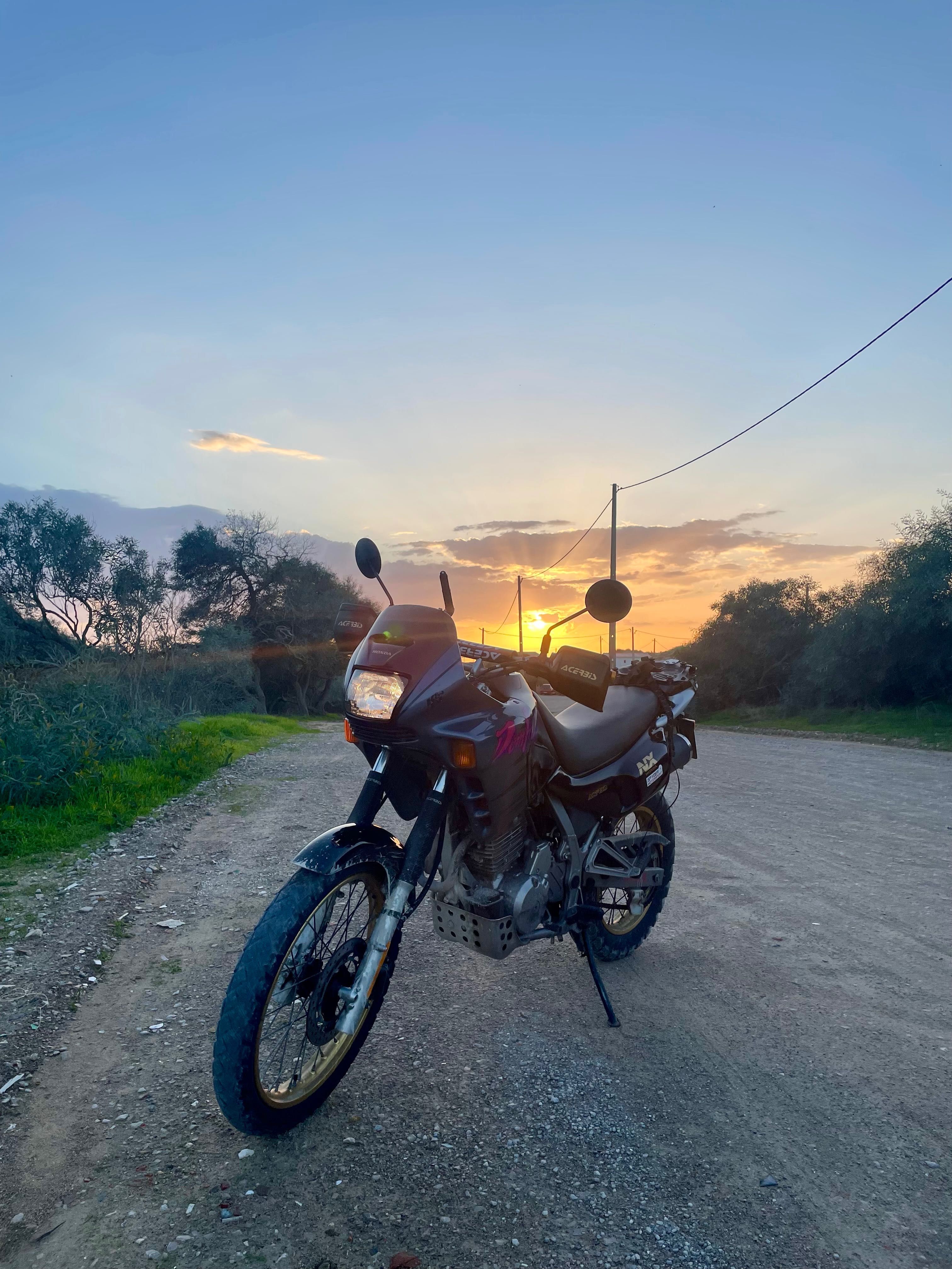 Honda NX650 - aluguer de motos / motorcycle rental