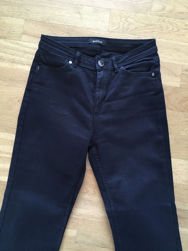 Czarne jeansy bootcut rozmiar 36