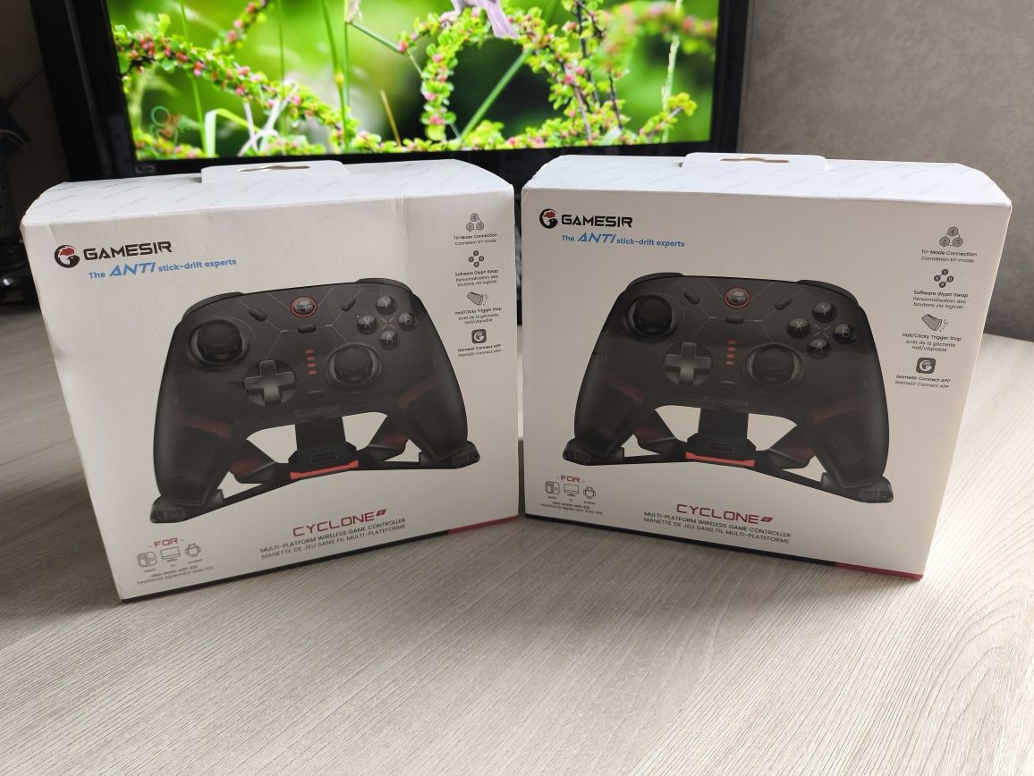 Чорний Геймпад Gamesir Cyclone 2 з док-станцією. Джойстик чорний.
