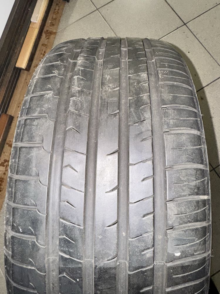 sprzedam 2 opony firemax 245/40R18