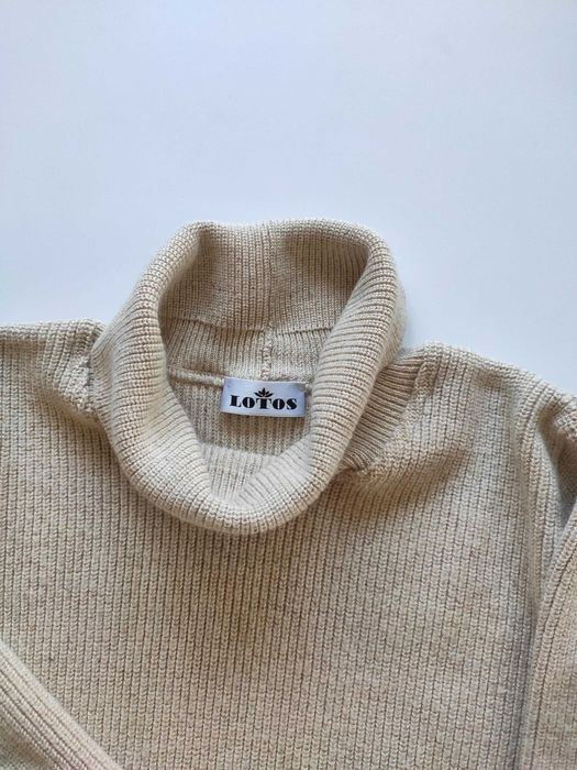 beżowy sweter z golfem prążkowany wełniany z jedwabiemS M