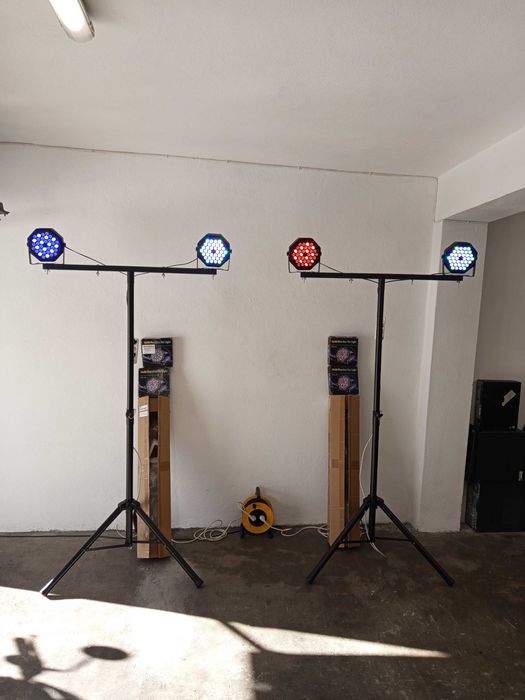 2 Tripés + 4 Projetor de palco RGB 36 LED