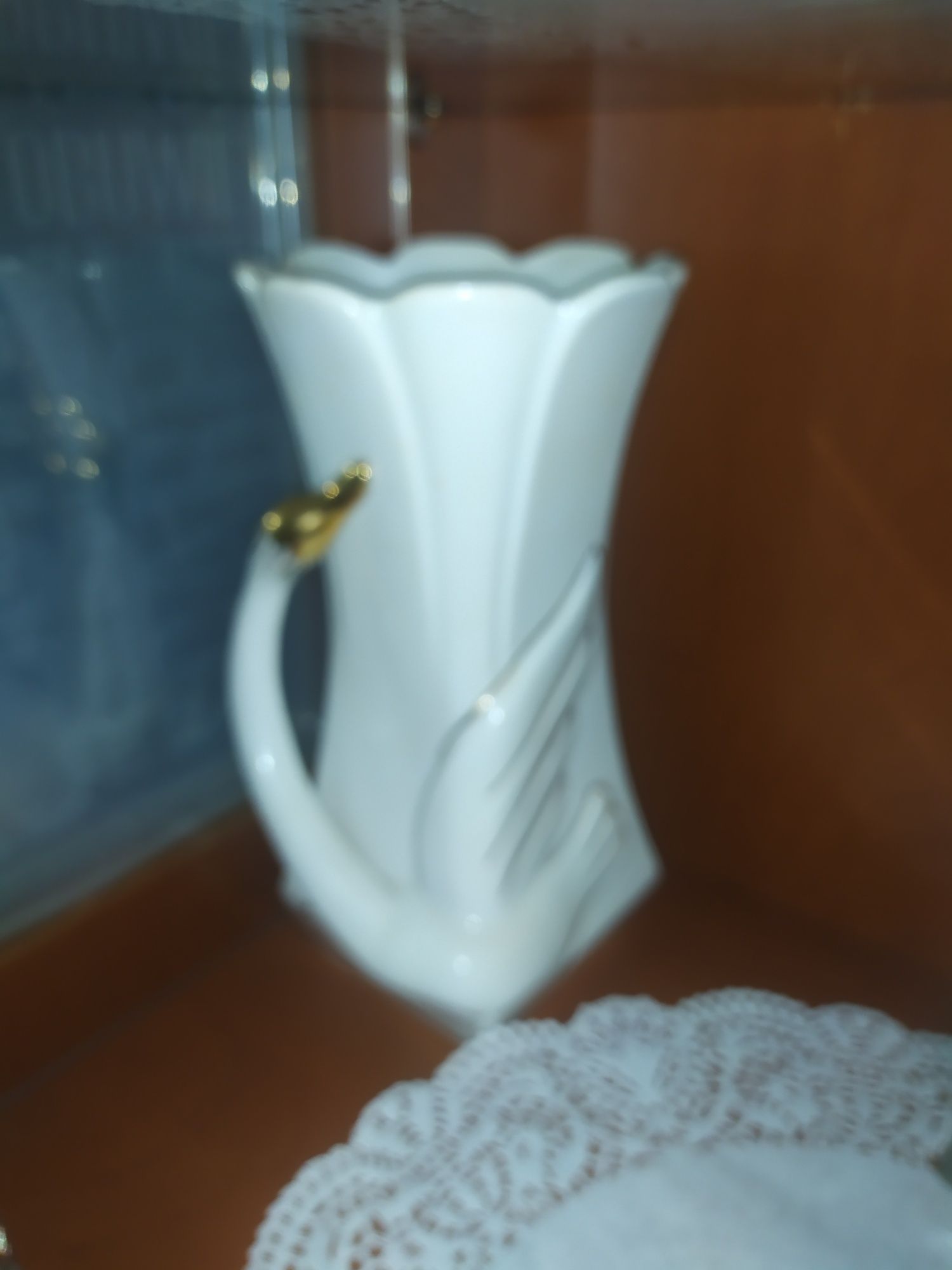 Stylowy wazon ceramiczny łabądź