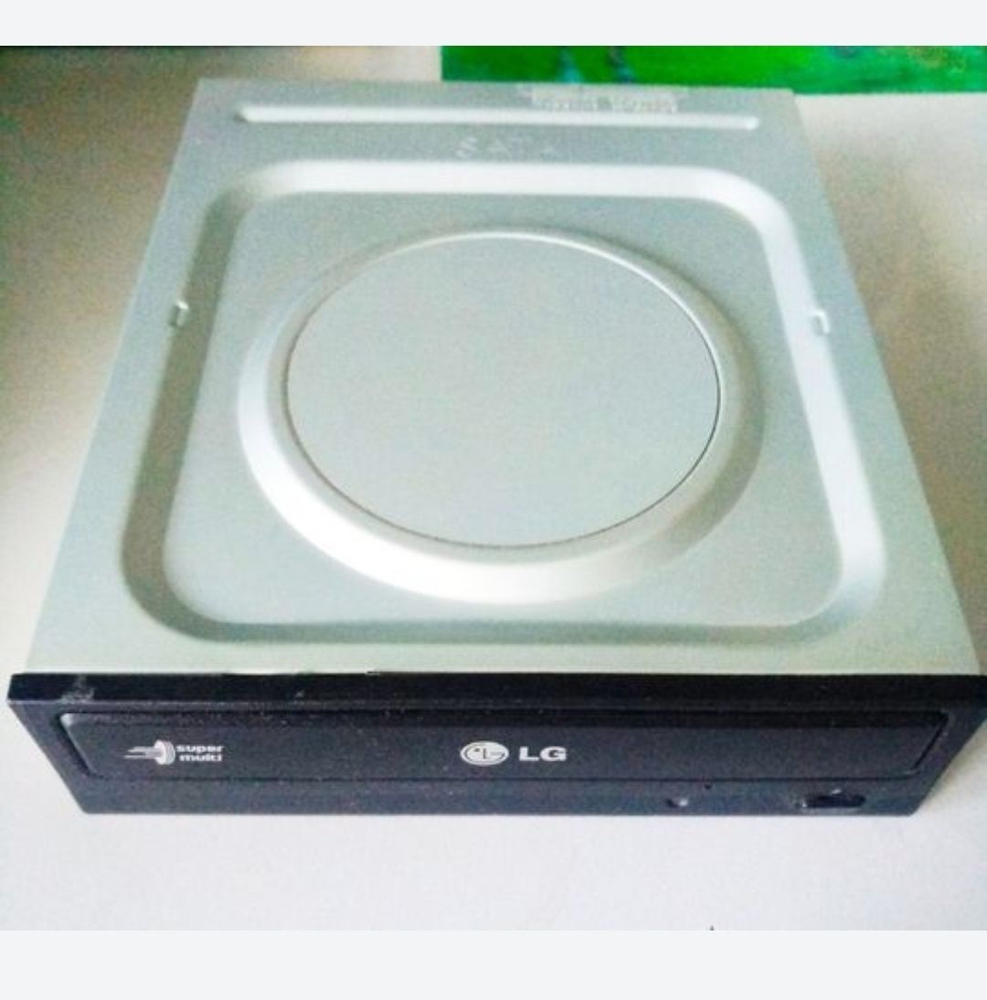Продам компьютерный шлейф,а так же CD-DVD RW дисковод.